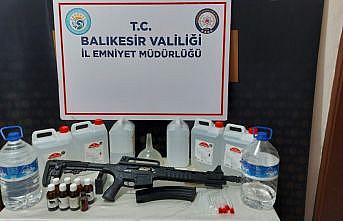 Balıkesir'de sahte içki üretip sattıkları iddia edilen 2 kişi yakalandı