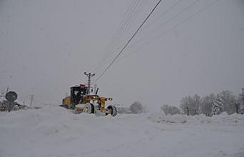 Bilecik'te kardan kapanan 68 köy yolunu açma çalışması sürüyor