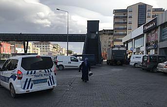 Bursa'da geri manevra yapan kamyonun altında kalan kadın öldü