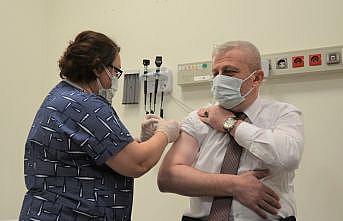 Bursa'da ilk gün 10 binin üzerinde sağlık çalışanı Kovid-19 aşısı oldu