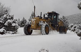 Bursa'da kardan kapanan 302 kırsal mahallenin yolları ulaşıma açıldı