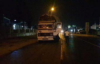 Bursa'da tahtaları yola saçarak ilerleyen kamyonun sürücüsüne ceza kesildi