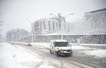 Doğu Marmara ve Batı Karadeniz'de kar yağışı etkili oluyor