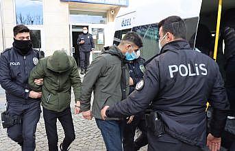 İstanbul'dan çaldıkları otomobille Kırklareli'nde saklanırken yakalanan 3 zanlı tutuklandı