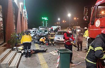 Kocaeli'de cip dinlenme tesisindeki araç ve yayalara çarptı: 1 ölü, 8 yaralı