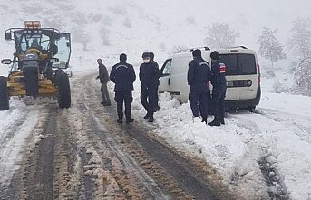 Yalova'da kamp yaparken kar nedeniyle mahsur kalan 20 kişi kurtarıldı