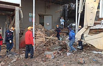 Bursa'da mobilya fabrikasında patlama sonucu yangın çıktı, bir işçi öldü, 6 kişi yaralandı