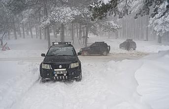 Kazdağları'nda karda mahsur kalan 30 araç kurtarıldı
