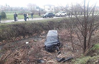 Sakarya'da hafif ticari araç ile otomobil çarpıştı: 6 yaralı