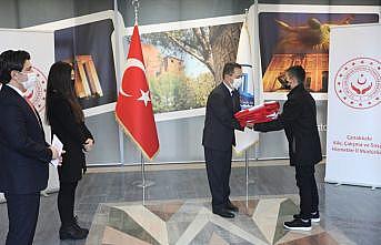 18 Mart törenlerinde göndere çekilecek Türk bayrağı Çanakkale'ye ulaştırıldı