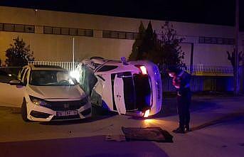 Bursa'da iki otomobilin çarpıştığı kazada 3 kişi yaralandı