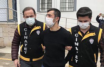 Bursa'da üç kişiyi bıçakla yaraladığı iddiasıyla gözaltına alınan şüpheli tutuklandı