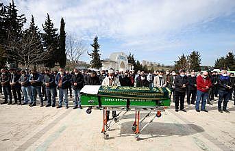 Bursa'daki zincirleme trafik kazasında yaşamını yitiren 3 kişinin cenazeleri toprağa verildi
