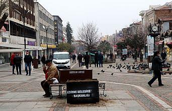 Çok yüksek riskli iller arasındaki Edirne'de tedbirler kapsamında banklar geçici olarak kaldırıldı