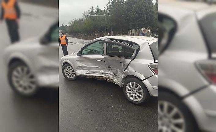 Kırklareli'nde iki otomobil çarpıştı: 3 yaralı