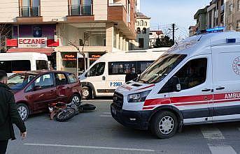 Kocaeli'de motosikletin otomobille çarpışması güvenlik kamerasında