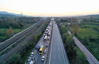 Anadolu Otoyolu Kocaeli kesimindeki trafik kazasında 6 kişi yaralandı