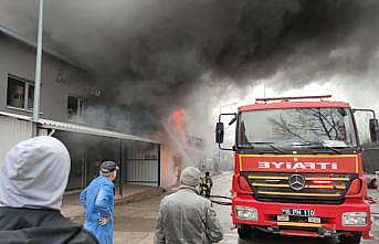 Bursa'da sünger deposunda çıkan yangın söndürüldü