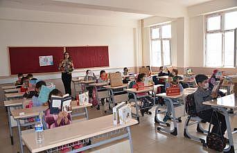 Bursa'dan Şırnak'taki ilkokul öğrencilerine kitap yardımı