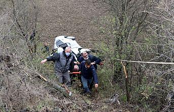 Edirne'de devrilen otomobilde sıkışan sürücü ekiplerin müdahalesiyle kurtarıldı