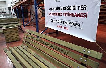 İHH'nın girişimiyle Bursa Büyükşehir Belediyesince hazırlanan 20 bank Suriye'deki yetimhaneye ulaştırıldı