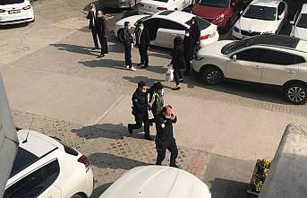 Kocaeli Adliyesi'ne ait otoparkta araçların lastiklerini kestiği iddia edilen zanlı yakalandı