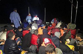 Çanakkale açıklarında Türk kara sularına itilen 46 düzensiz göçmen kurtarıldı