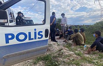Edirne ve Tekirdağ'da yurda yasa dışı yollarla giren 19 Pakistanlı yakalandı