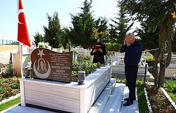 Edirne'de kısıtlamadan muaf tutulan şehit yakınları kabristan ziyaretinde bulundu