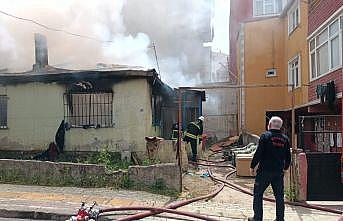 Kocaeli'de Suriyeli ailenin kaldığı evde çıkan yangını itfaiye söndürdü