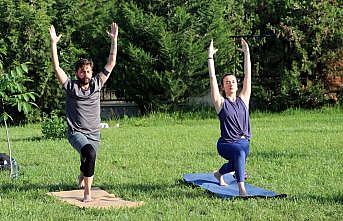 Dünya Yoga Günü'nü üniversite kampüsünde yoga yaparak kutladılar