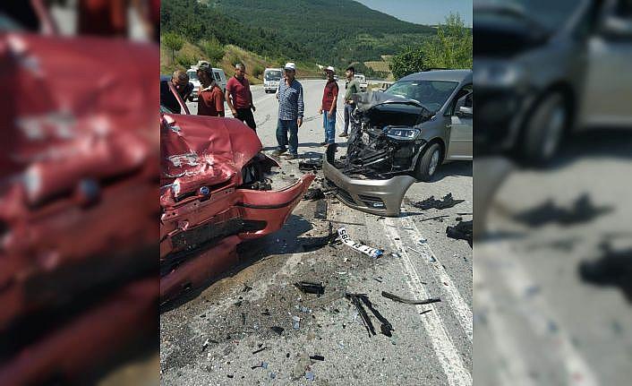 GÜNCELLEME - Sakarya'da panelvanla çarpışan otomobildeki yaşlı çift öldü