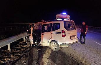 Kırklareli'nde tıra çarpan otomobilin sürücüsü öldü