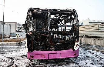 Başakşehir'de seyir halindeki özel halk otobüsünde çıkan yangın söndürüldü