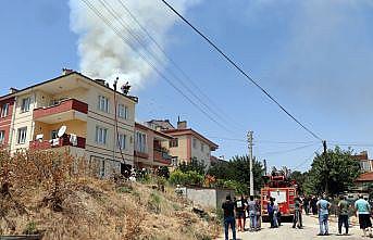 Edirne'de bir apartmanın çatısında çıkan yangın hasara neden oldu