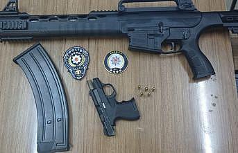 Edirne'de hafif ticari araçta uzun namlulu silah ve tabanca ele geçirildi, 2 şüpheli gözaltına alındı