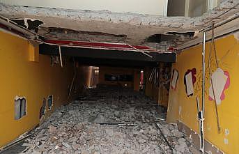 Kocaeli'de Marmara Depremi'nde ağır hasar gören binaların yıkımı devam ediyor