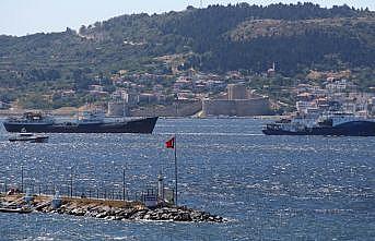 Rus donanmasına ait arızalı tanker Çanakkale Boğazı'ndan geçirildi