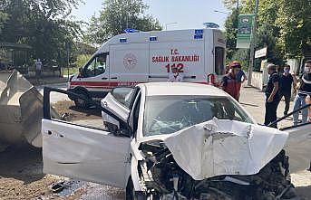 Sakarya'da direksiyon başında fenalaşarak kaza yapan sürücü ağır yaralandı