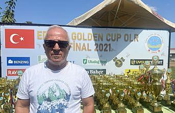 Türkiye'nin en hızlı güvercinine “altın kemer“ verildi