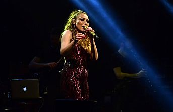 “Uluslararası Bursa Festivali“'nde şarkıcı Ziynet Sali sahneye çıktı