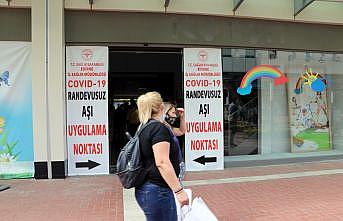 Aşılama oranı en yüksek illerden Edirne'de mobil aşı ekipleri etkin rol oynuyor