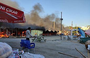 Edirne'de pazar yerinde çıkan yangında 9 baraka kullanılamaz hale geldi