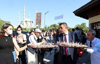 Edirnelilere Dünya Turizm Günü'nde tescilli lezzetler ikram edildi