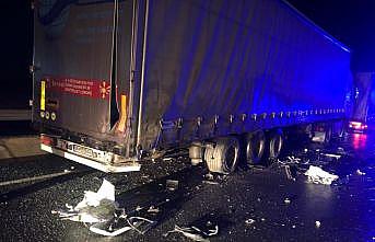 İpsala'da park halindeki tıra çarpan otomobilin sürücüsü öldü