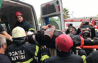 Kocaeli'de tramvay ile durağın beton zemini arasına ayağı sıkışan kadın kurtarıldı