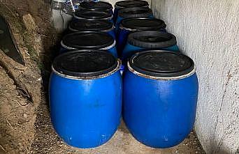 Çanakkale'de bağ evinde 3 bin 235 litre sahte içki bulundu
