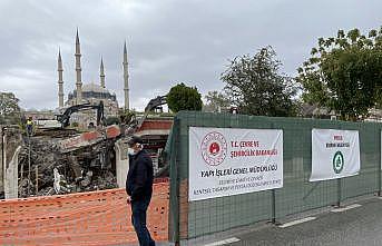 Selimiye Meydanı düzenleme çalışmalarında dükkanların yıkımına geçildi