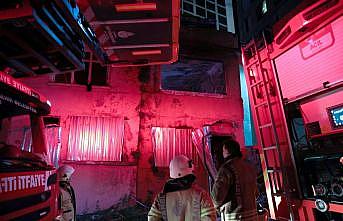 Şişli'de 2 katlı metruk binada çıkan yangın söndürüldü