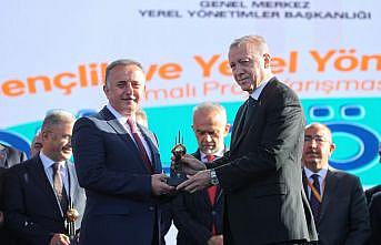 Bağcılar'a Yerel Yönetimler Gençlik Festivali'nde Spor Kenti ödülü verildi